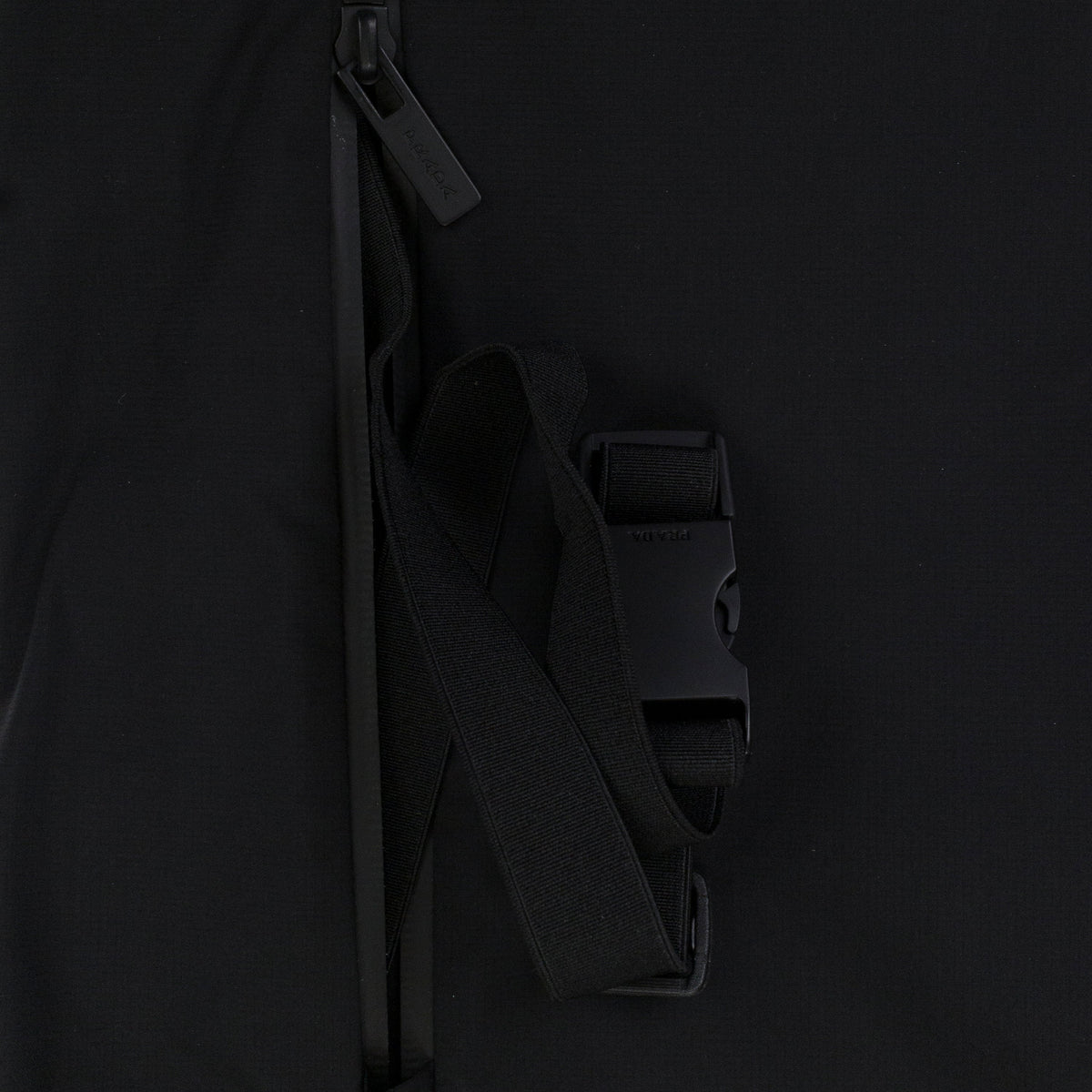 LOGO TECH VEST BLACK OUTERWEAR VESTS